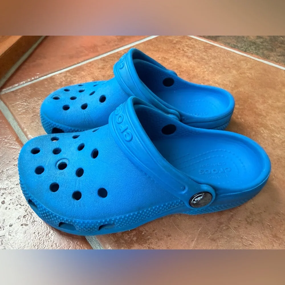 CROCS Kids Classic Clog in Bright Blue
